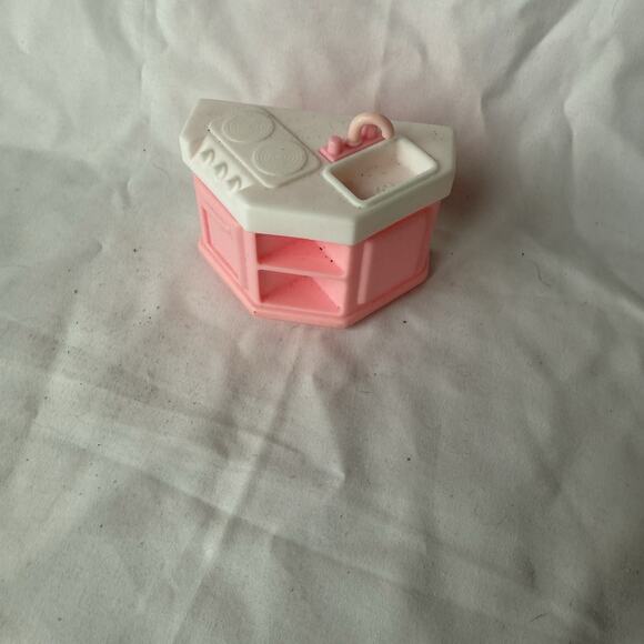 Vintage Barbie Dollhouse Kitchen Sink Stove Counter Pink Plastic Furniture Piece - Picture 2 of 4